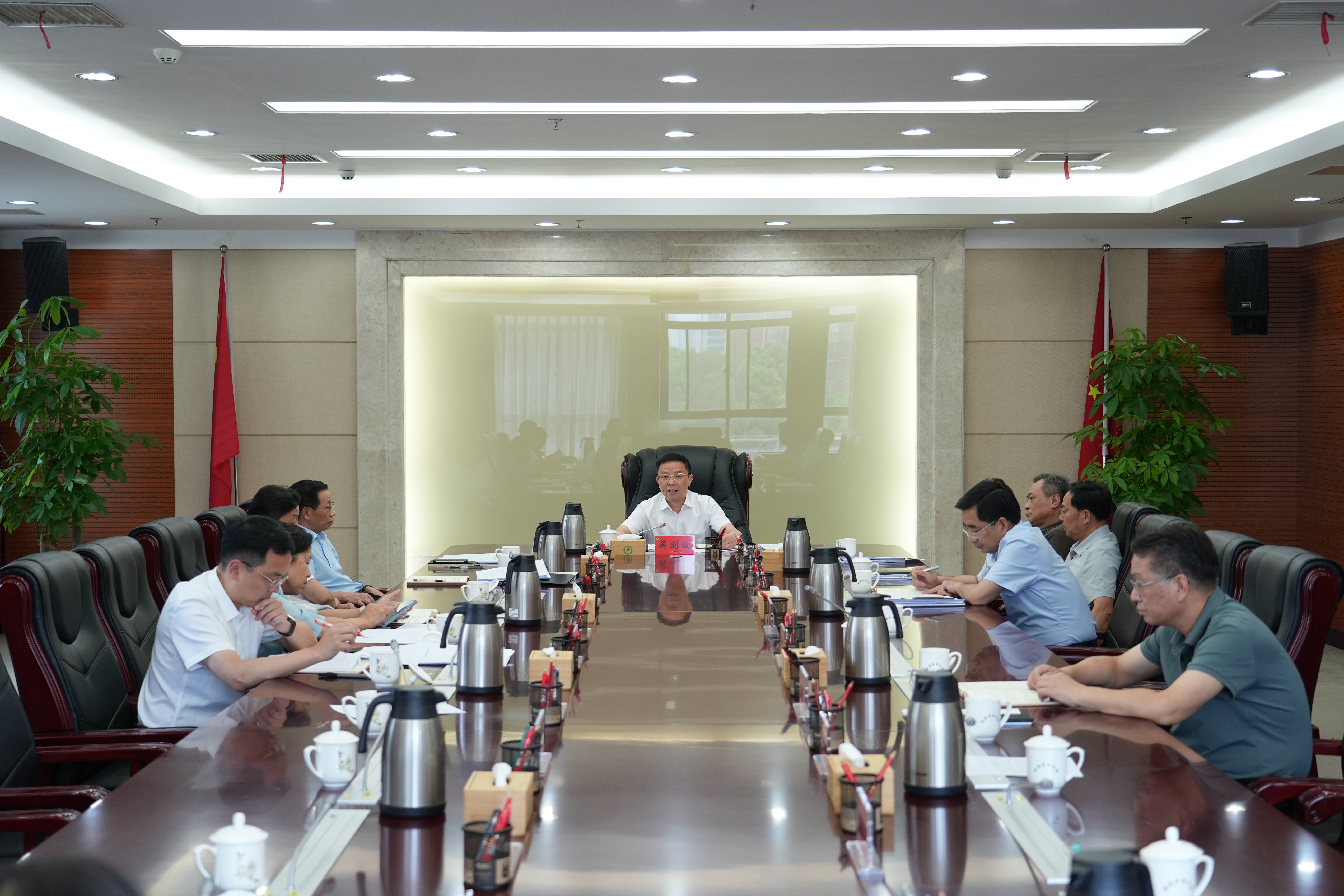 省林业局举行局党组理论学习中心组第五次集体学习暨深入贯彻中央八项规定精神学习教育学习研讨
