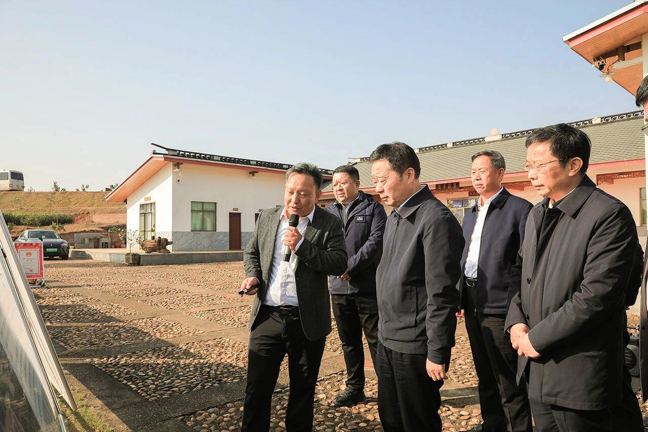 何寄华在长沙调研：推动油茶科技创新与产业创新深度融合